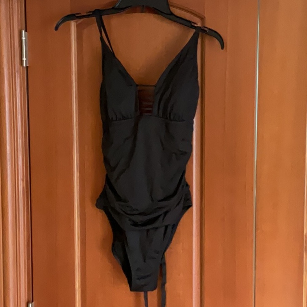 Apt. 9 Black One Piece Swimsuit with V-Neck and Adjustable Straps Size XL